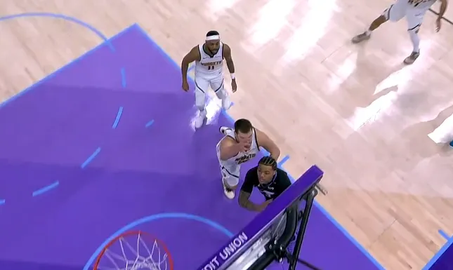 约基奇防乔治上篮领到第六犯，掘金关键挑战成功最终险胜