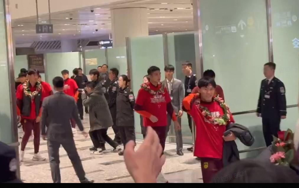 178篮球直播免费体育直播在线观看-U23国足众将已归国,王钰栋等球员因与俱乐部会合而未现身机场出口